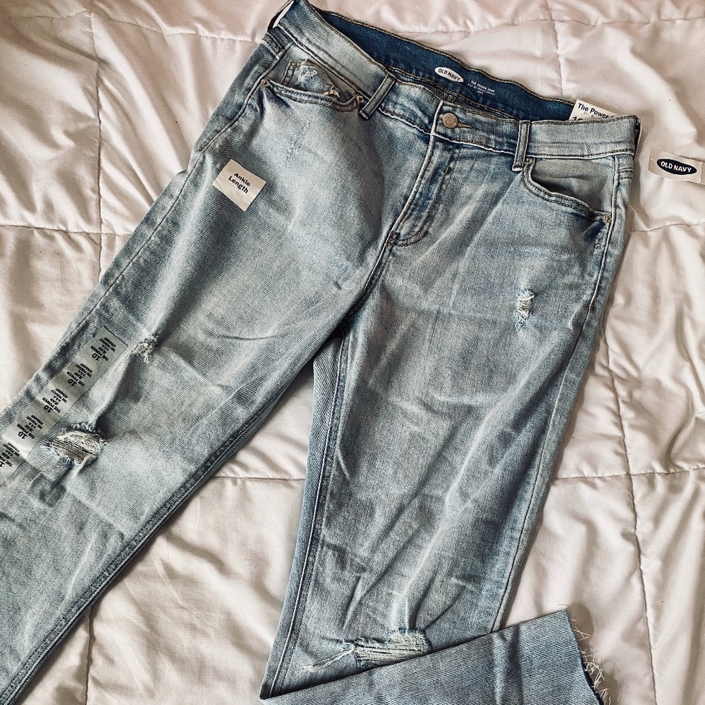 OLD NAVY NWT Light Wash Distressed Jeans